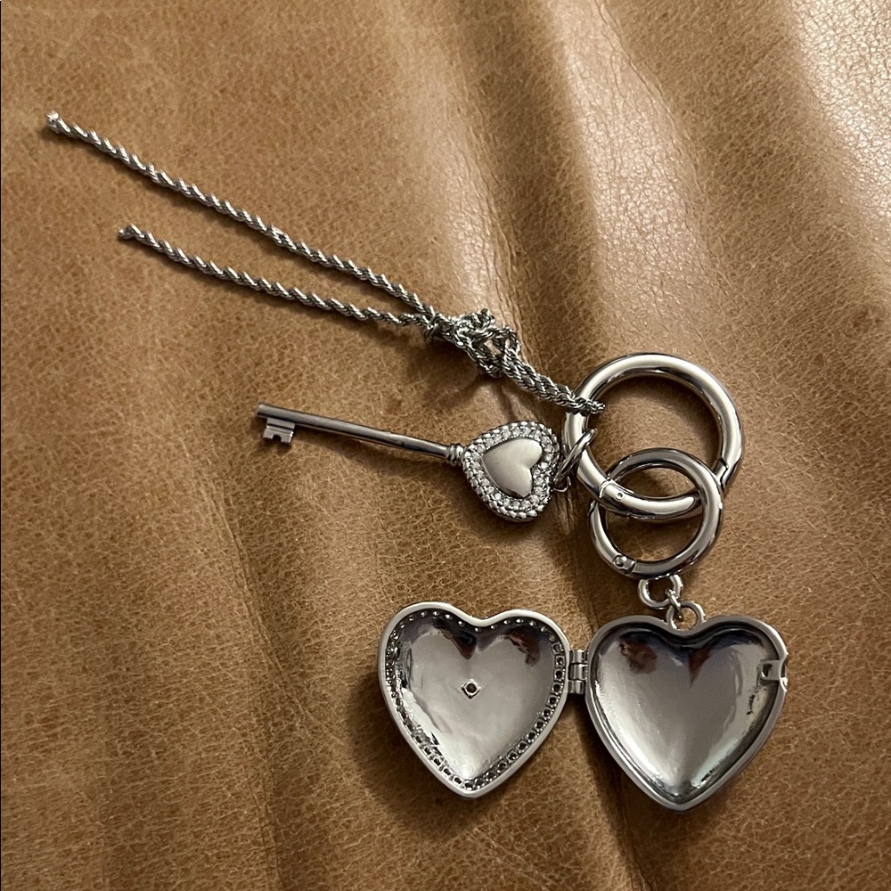 Silver Heart Locket Keychain - Picture 2 of 4